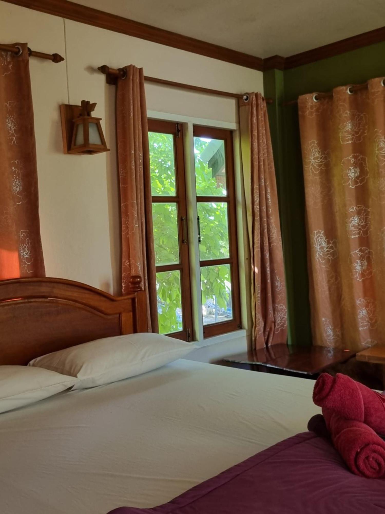 Hello Sichang Bungalow Ko Si Chang Quarto foto